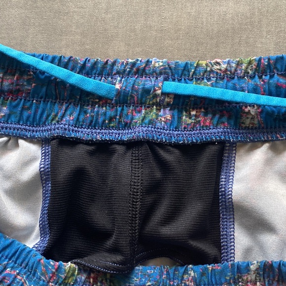 Blue/Pink Lululemon Pace Breaker Linerless Running Short - Size M - Picture 7 of 7